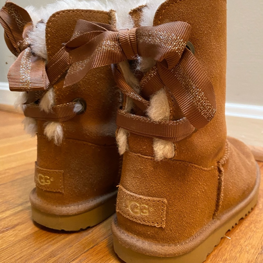 Ugg boots, size 3 youth in Chesnut